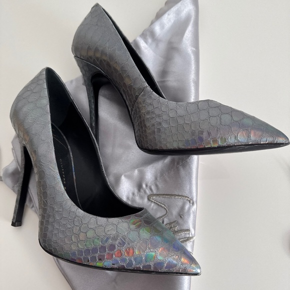 GIUSEPPE Zanotti Silver Iridescent Size 5 -4.25” Heels with Dust Cover